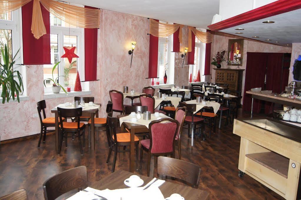 Leinefelde-Worbis Hotel "Drei Rosen" Ohg Regina & Hans - Peter Fassbinder מראה חיצוני תמונה